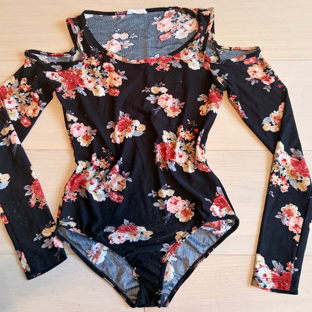 Full Tilt Black Floral Cold-Shoulder Womens Body Suit